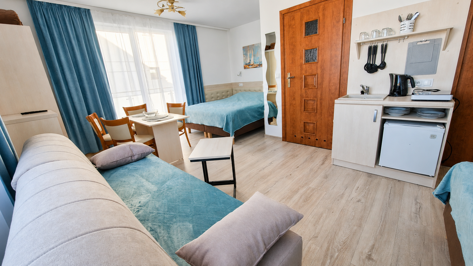 Apartament z balkonem i aneksem kuchennym